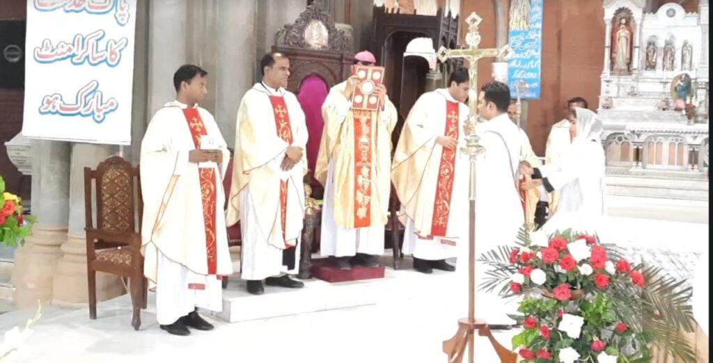 Archbishop Shaw presided over the Mass along with Fr. Khan Paulus OMI, Delegation Superior, Fr. Gulshan Barkat OMI, Fr. Asif Sardar, Vicar General of Archdiocese of Lahore, and other priests.